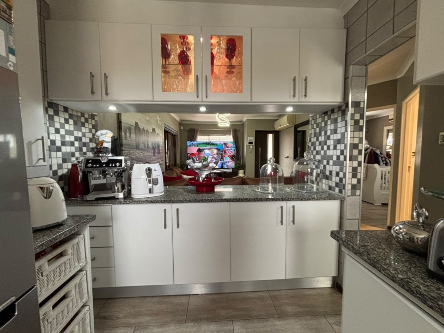 3 Bedroom Property for Sale in Uitenhage Central Eastern Cape